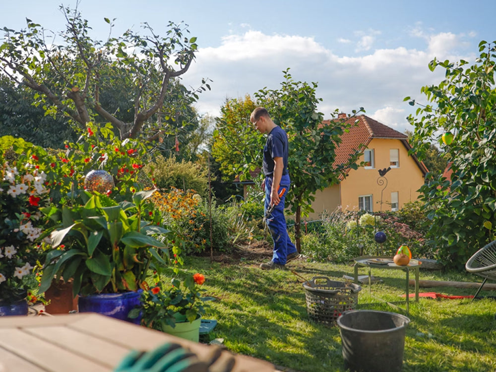 Landscaper installing a Sirenix unit
